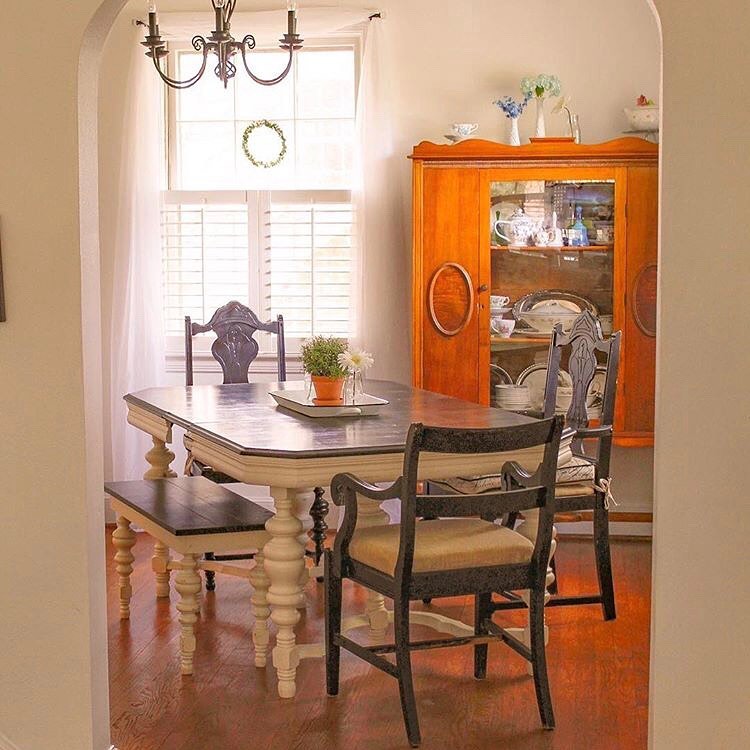 Photo of Antique White paint color