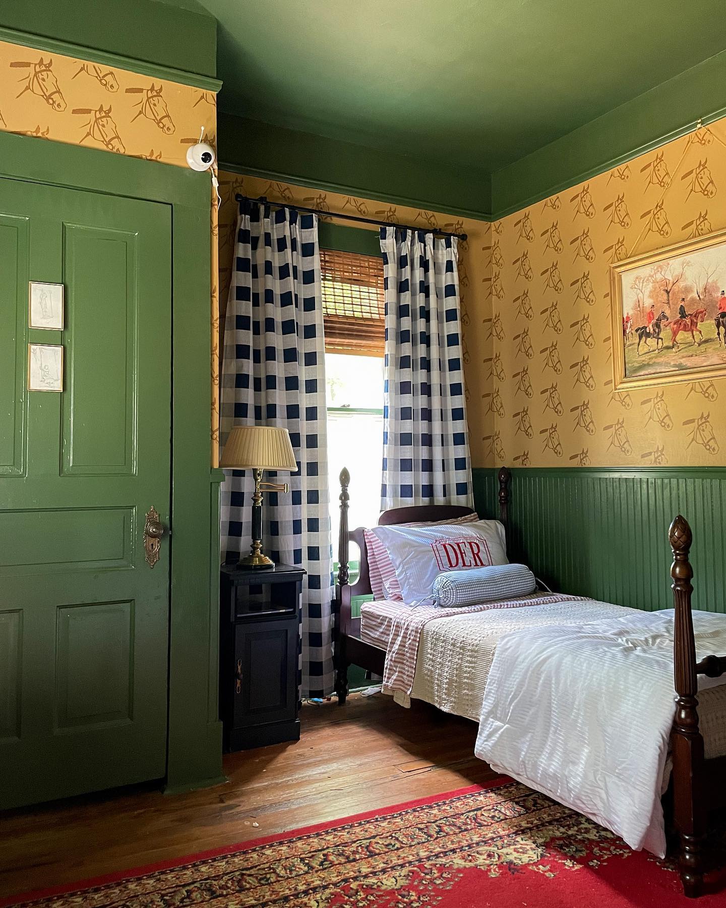 Photo of Equestrian Green paint color