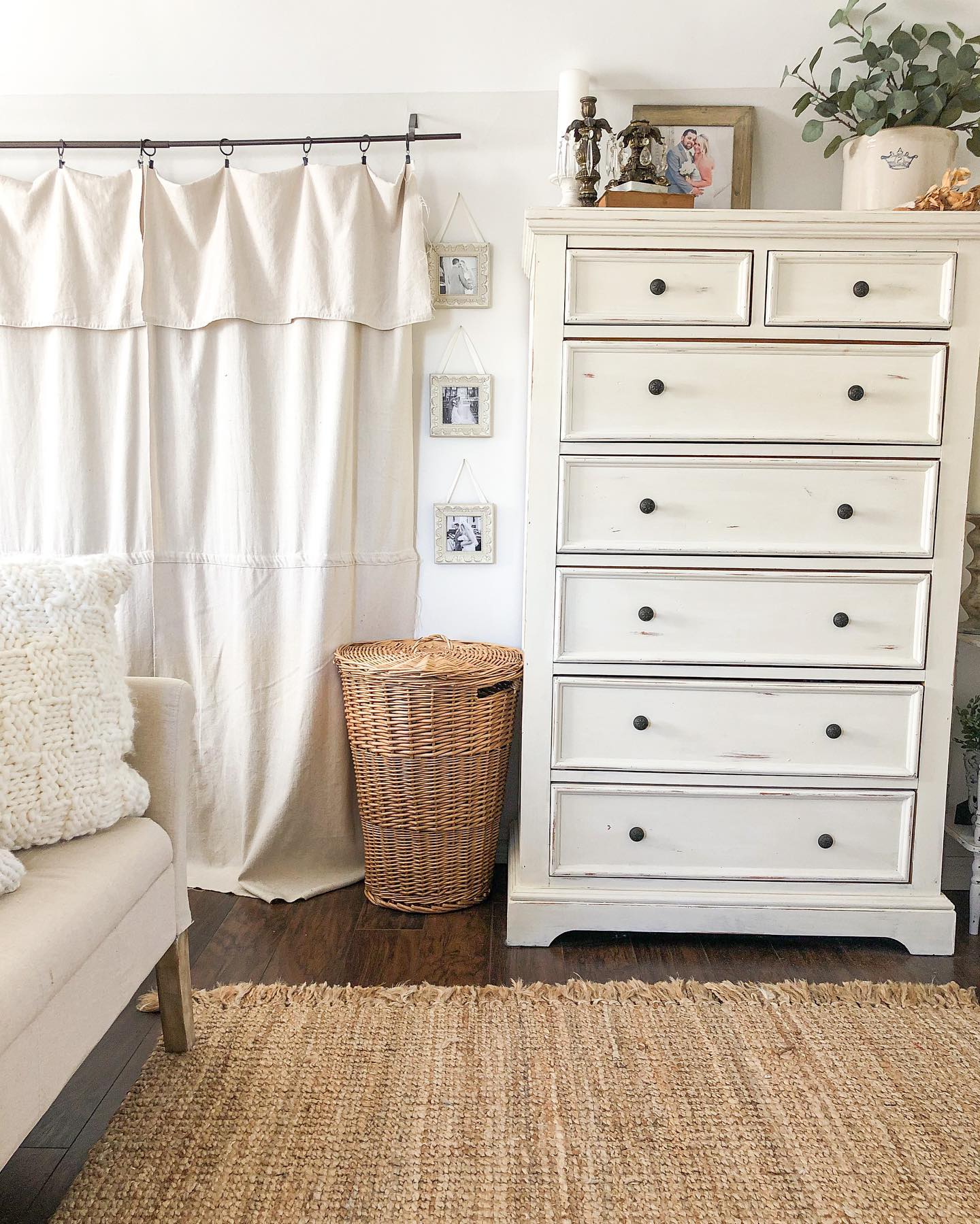 Photo of paint color behr-silky-white in a Living Room by @the.huber.homestead