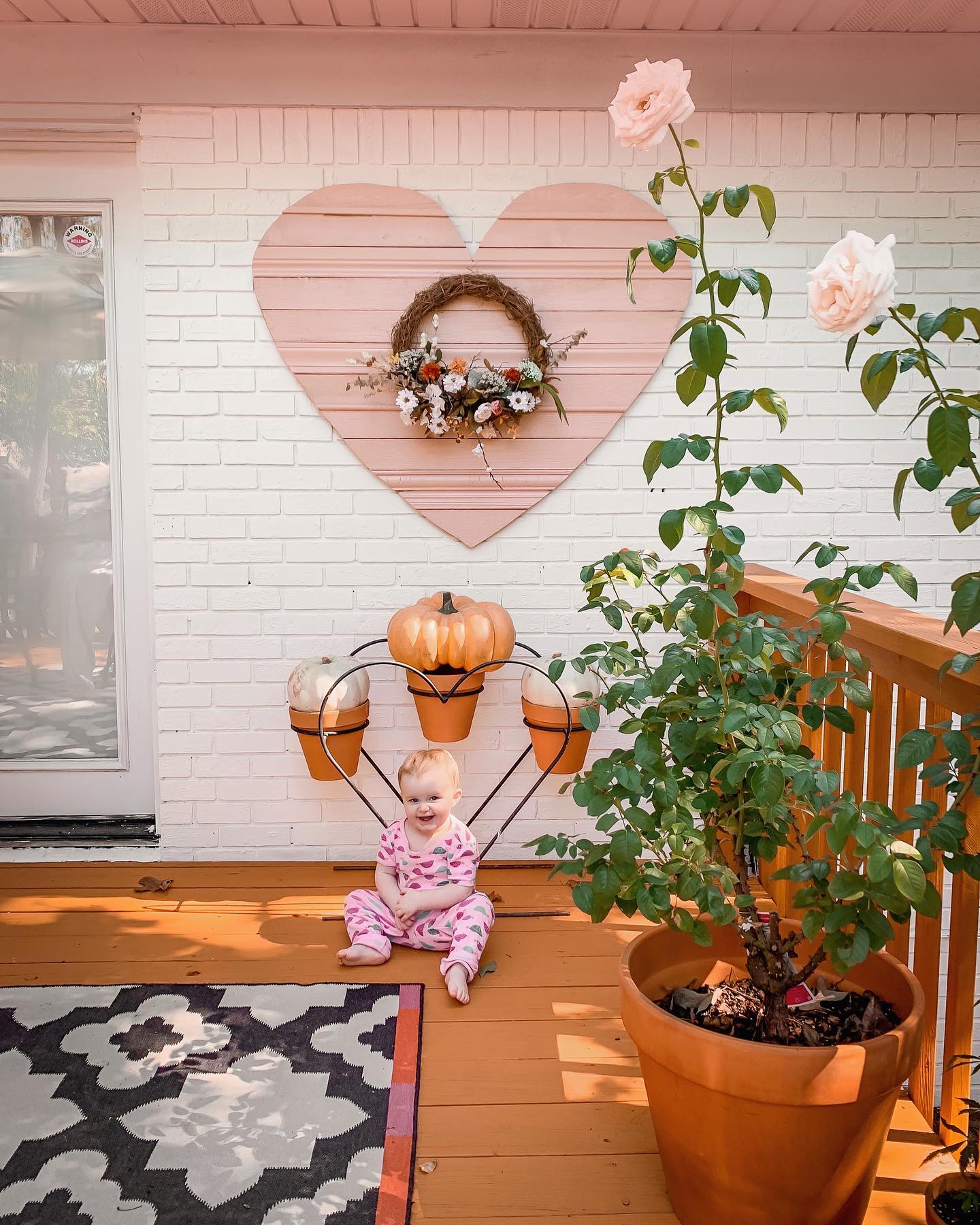 Photo of paint color behr-simply-white in a Exterior by @sarahkatehood