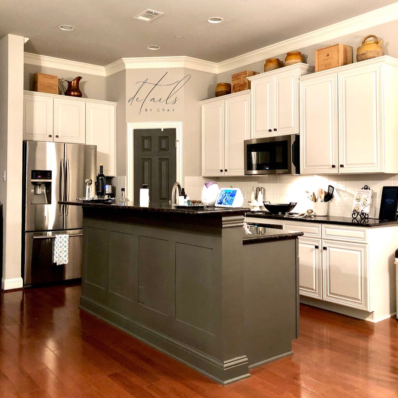 Photo of Smoky White paint color