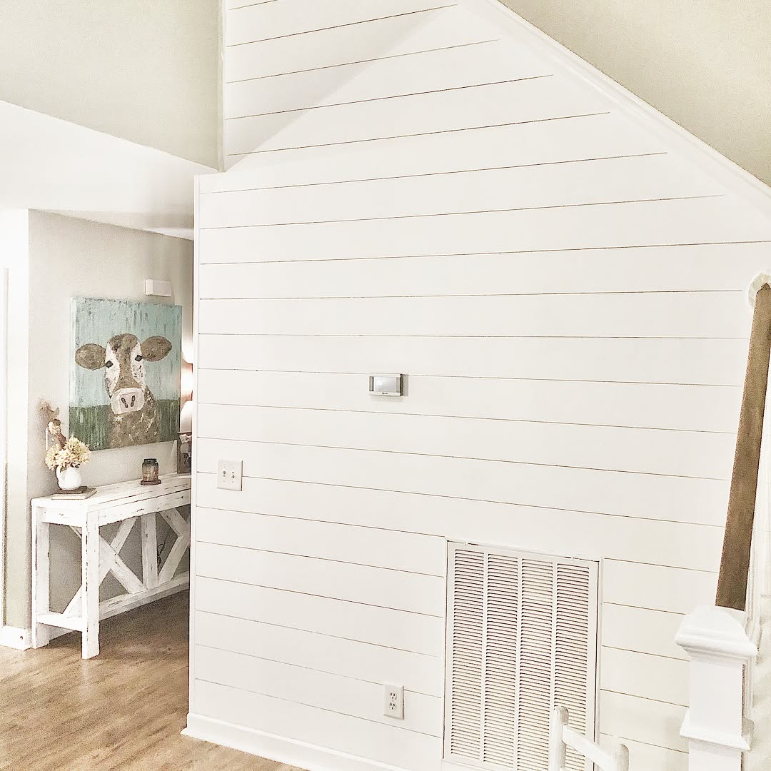 Photo of paint color behr-ultra-pure-white in a Other Spaces by @ronniebone