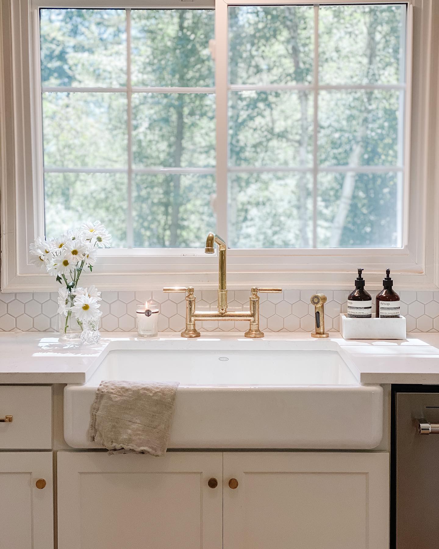 Photo of paint color bm-classic-gray in a Kitchen Cabinets by @meganlkarp