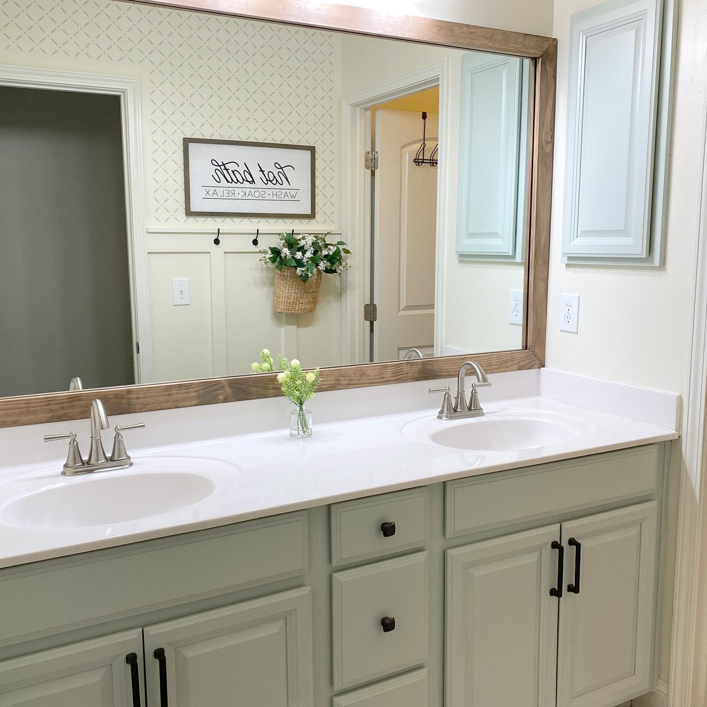 Photo of Crystalline paint color