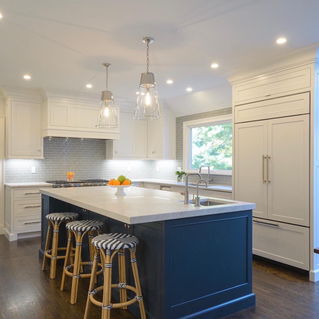 Photo of paint color bm-decorators-white in a Kitchen Cabinets by @laurenvallario.designs