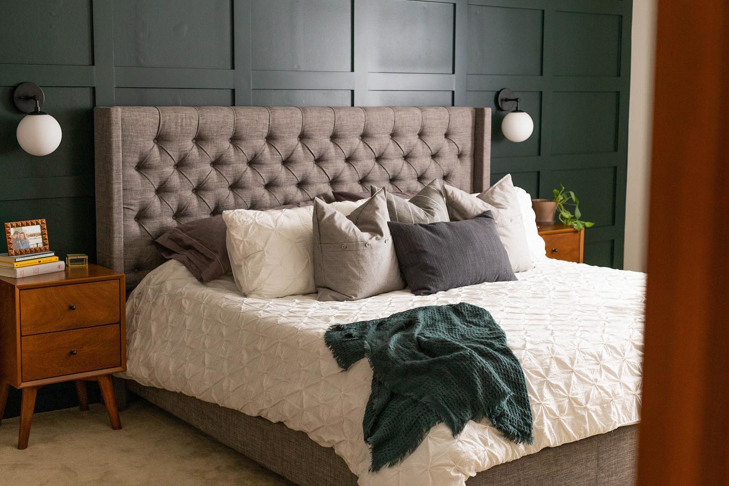 Photo of paint color bm-essex-green in a Bedroom by @gobingergohome