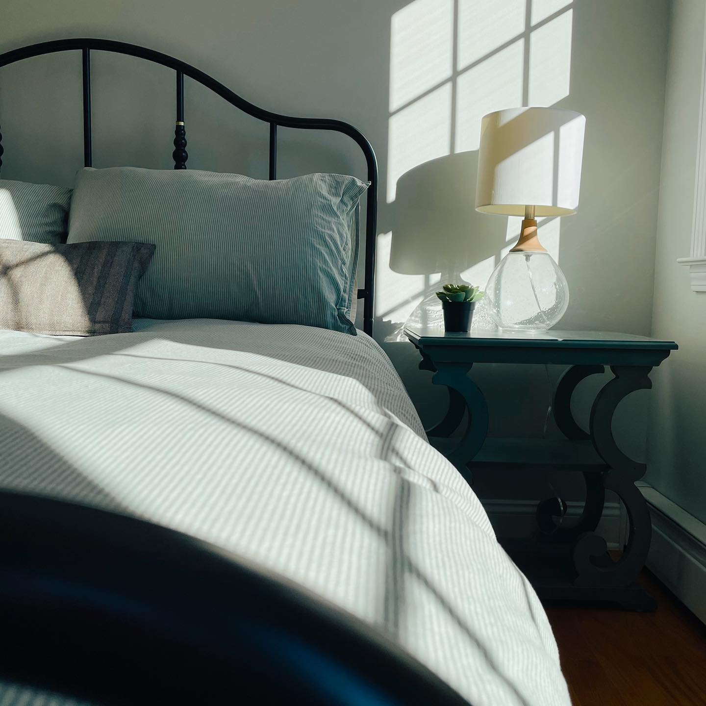 Photo of Gray Cashmere paint color