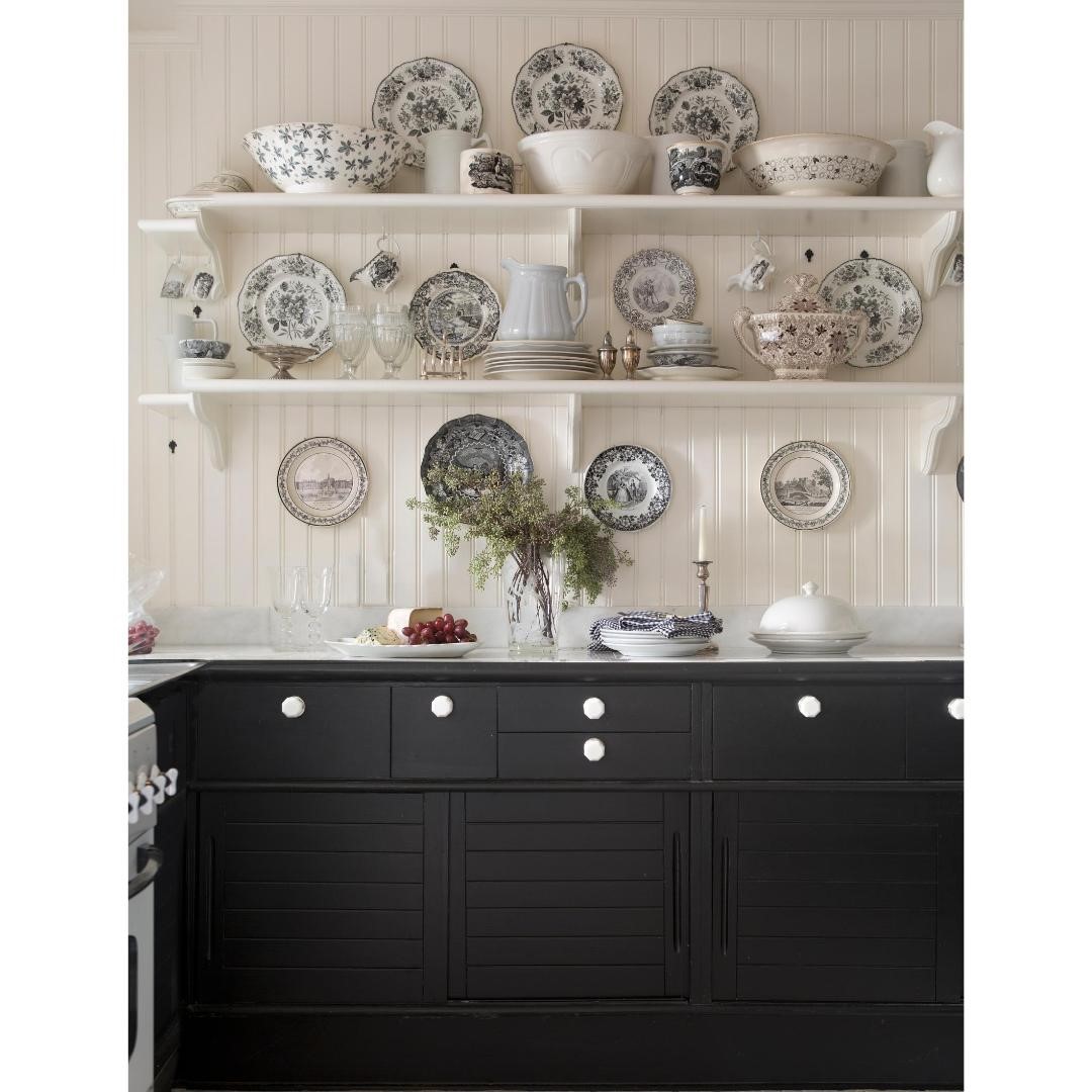 Photo of Jet Black paint color