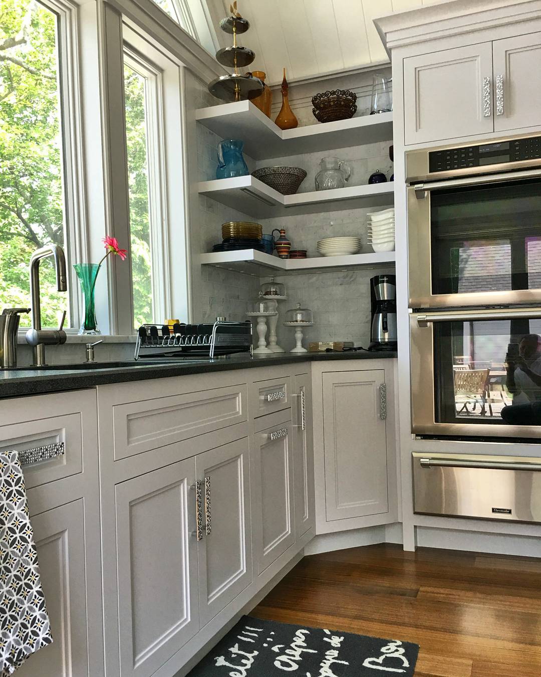 Photo of Metro Gray paint color