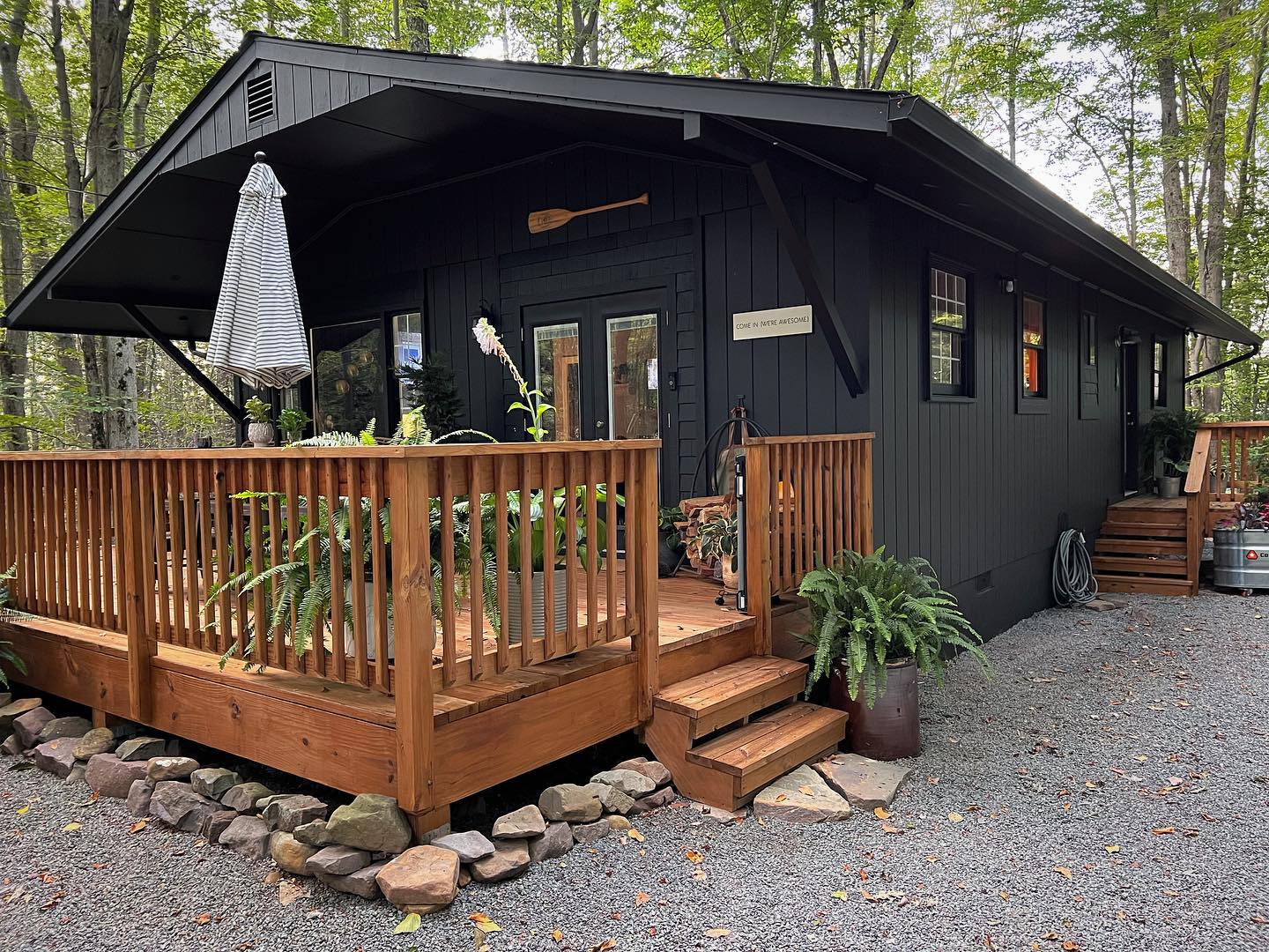 Photo of paint color bm-onyx in a Exterior by @tinytimbers_naomi