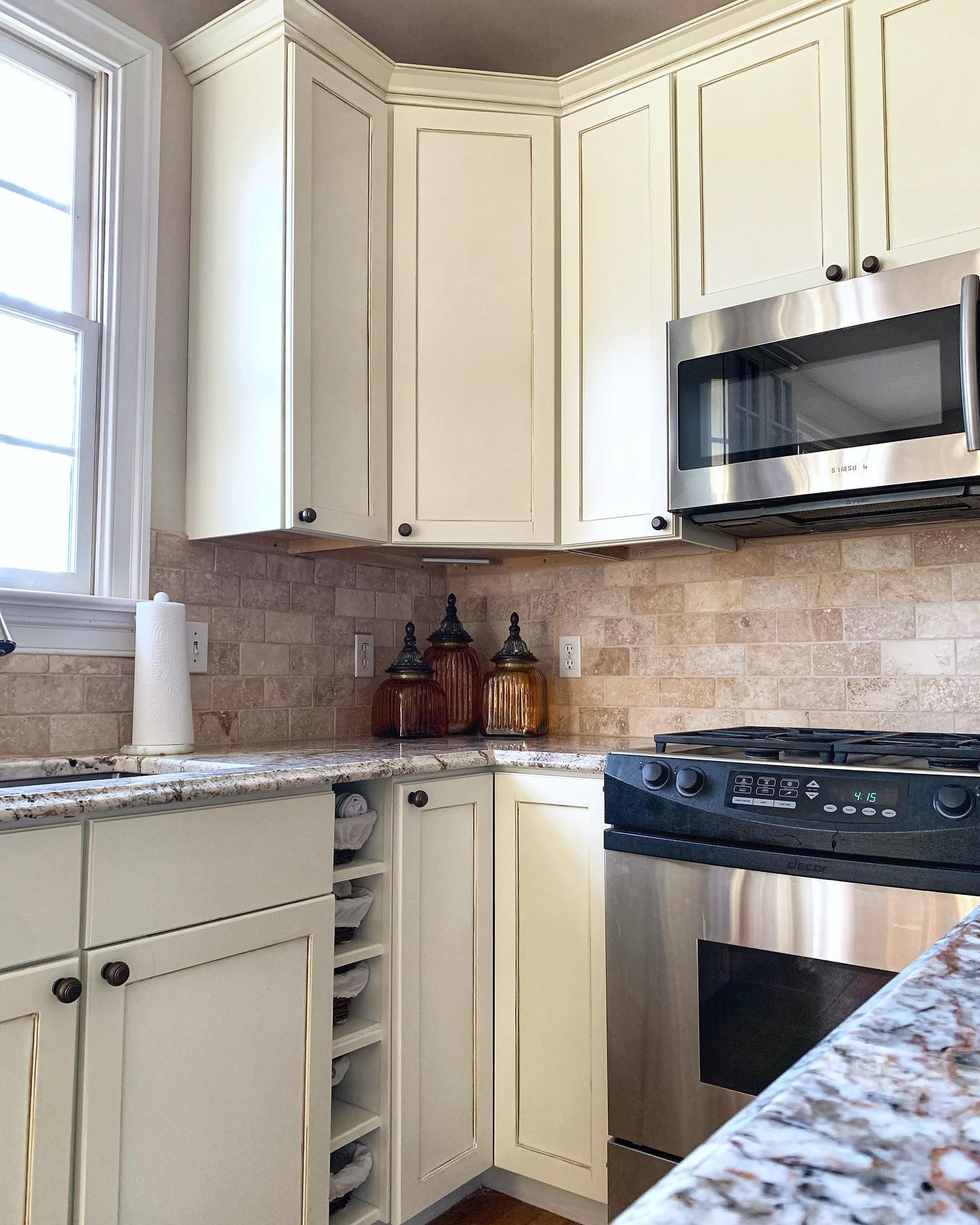 Photo of Spanish White paint color
