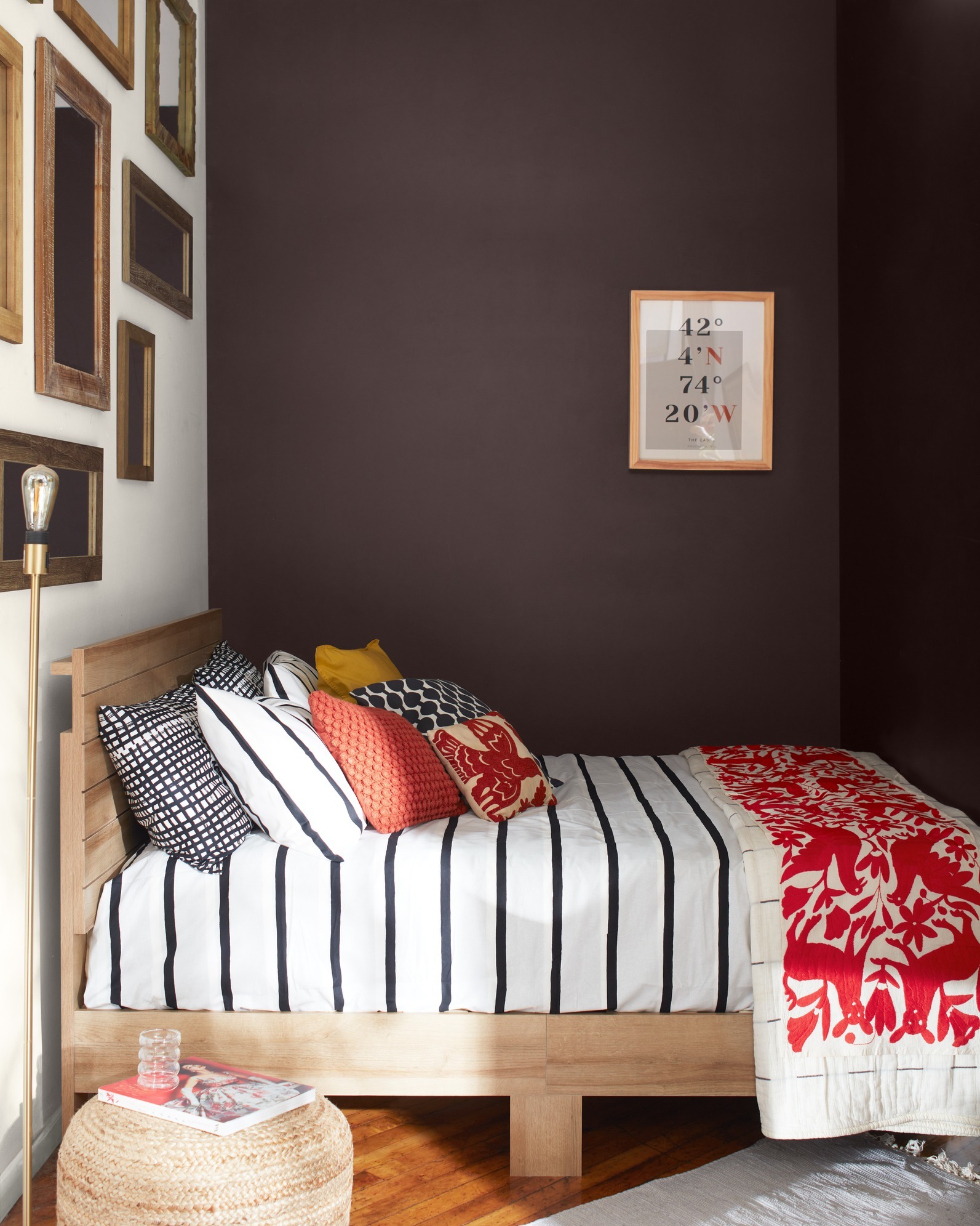 Photo of Wenge paint color