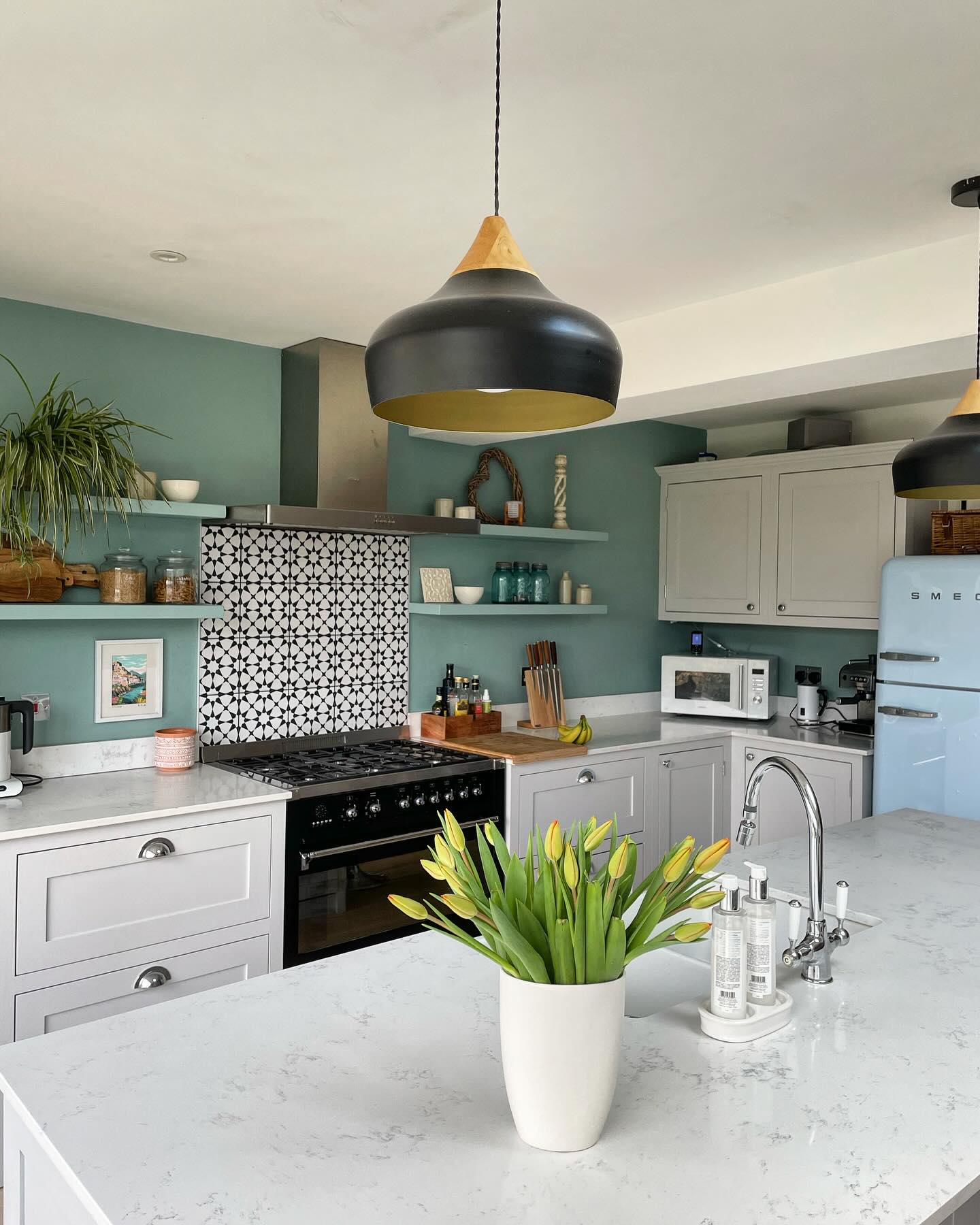 Photo of Dix Blue paint color