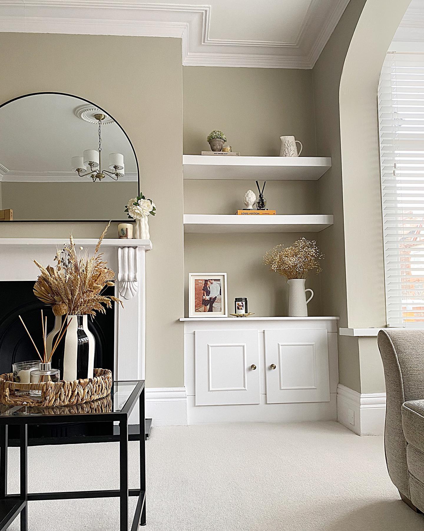 Photo of paint color fb-drop-cloth in a Living Room by @mcgough.home.reno