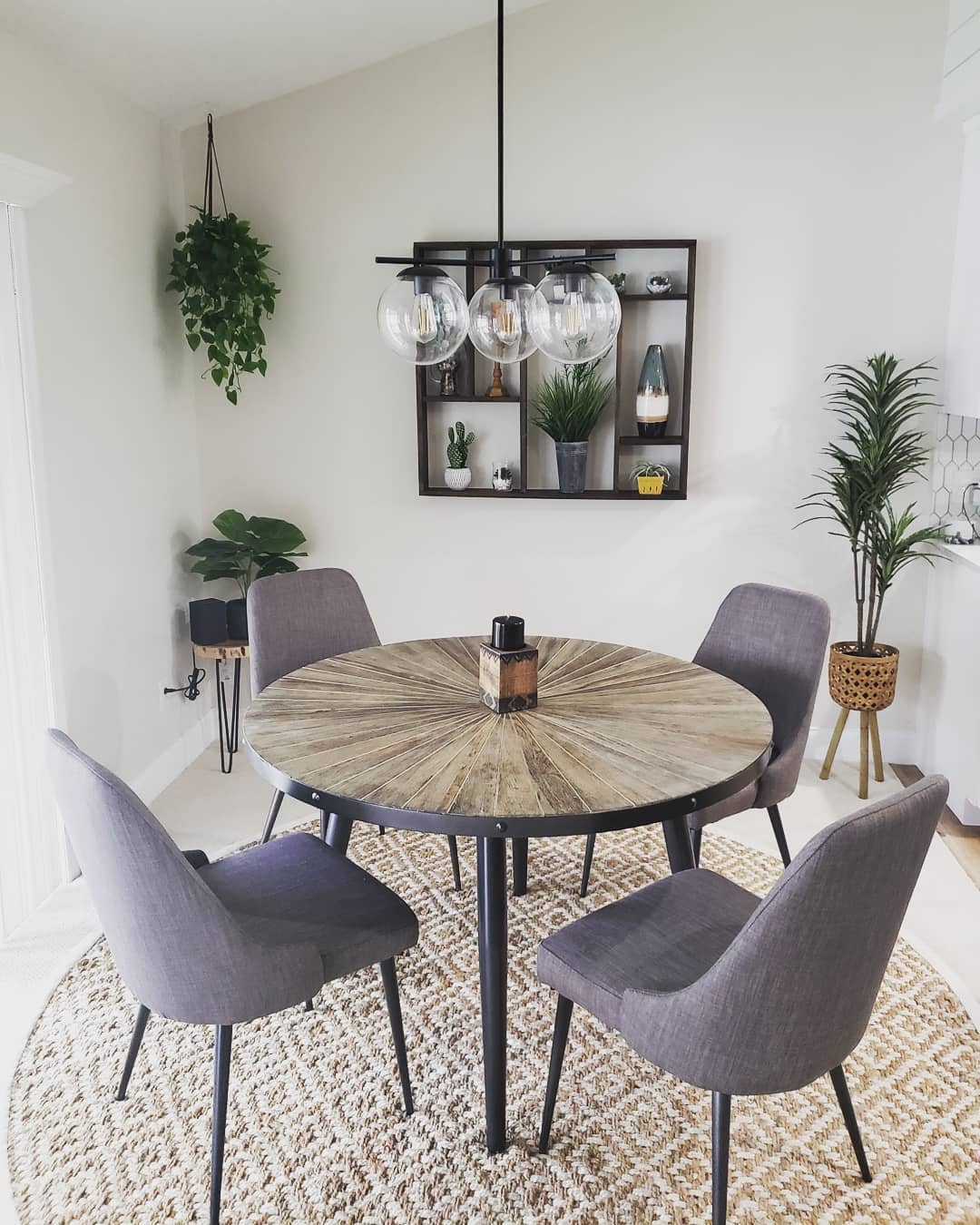 Photo of paint color sw-fleur-de-sel in a Living Room by @eacoastdesigns