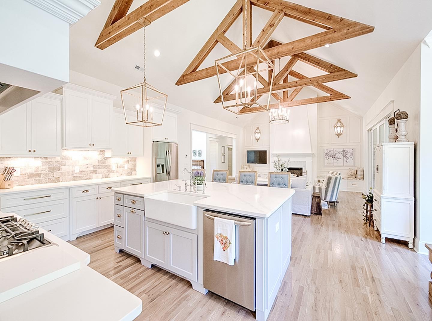Photo of paint color sw-light-french-gray in a Kitchen Cabinets by @farmtofrench