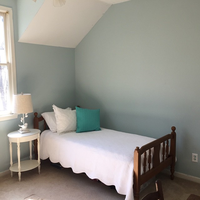 Photo of paint color sw-tradewind in a Bedroom by @magbug