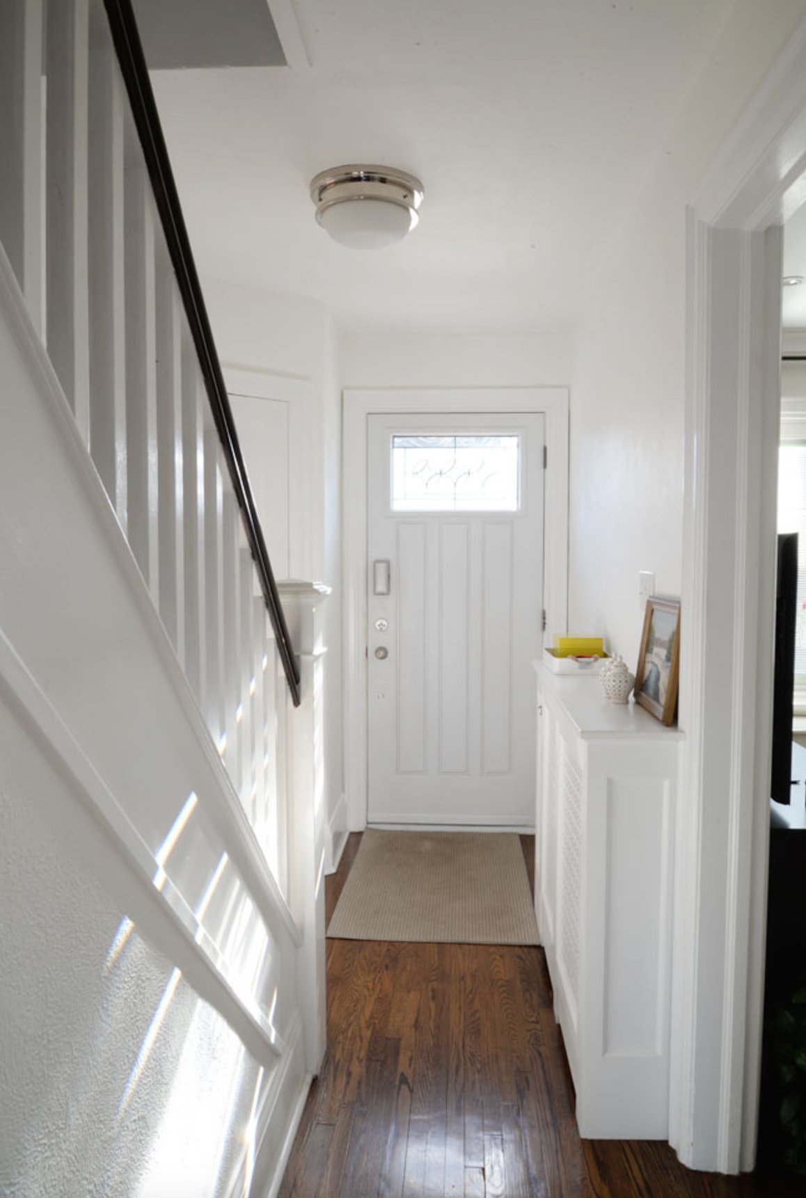 BM Simply White hallway