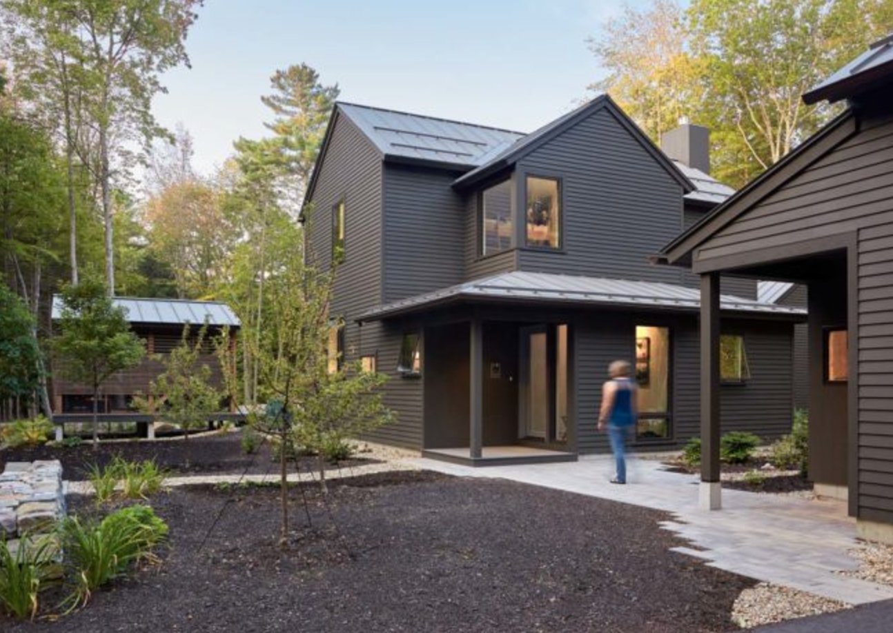 Dragon's Breath by Benjamin Moore exterior 2