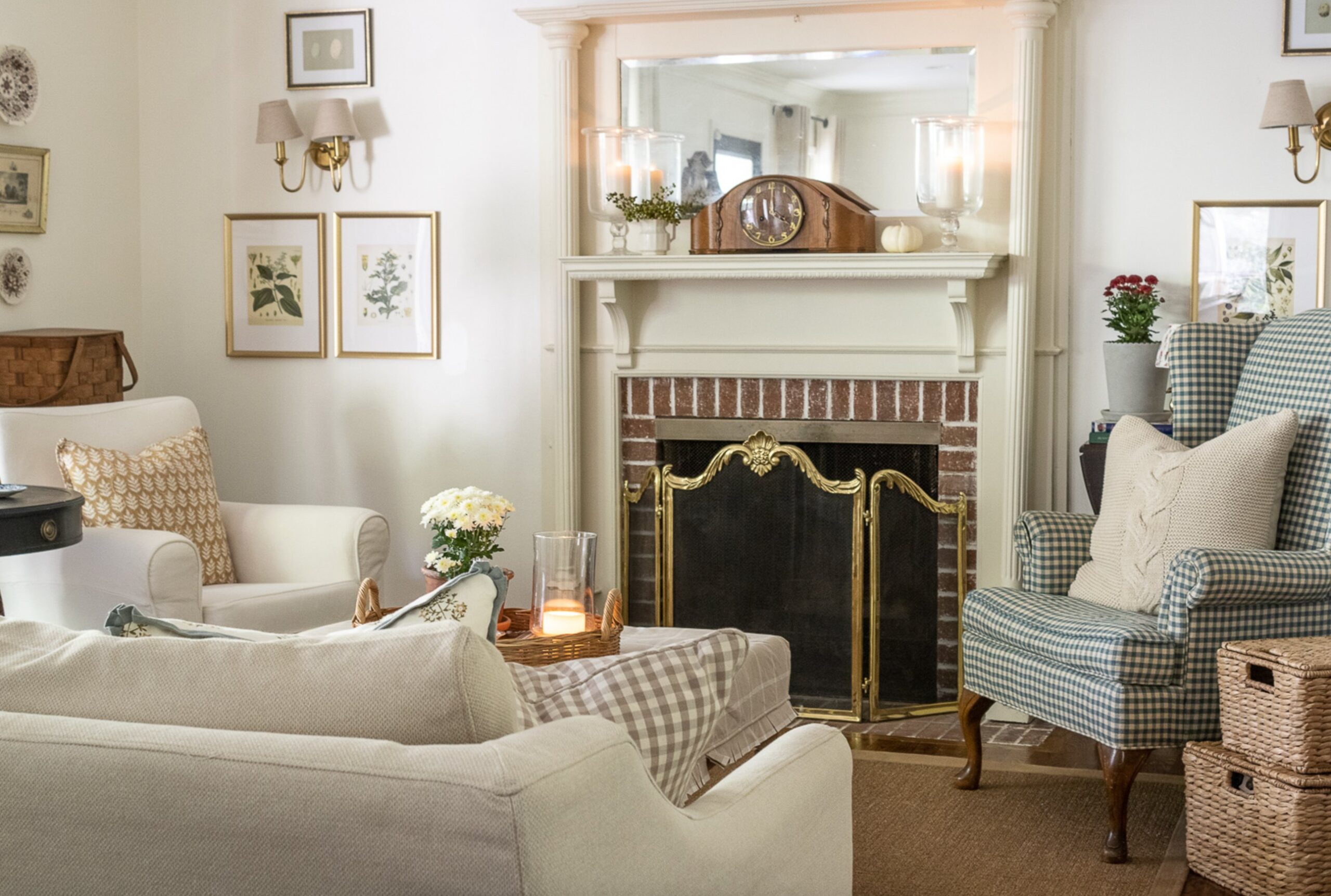 Neutrals in living room