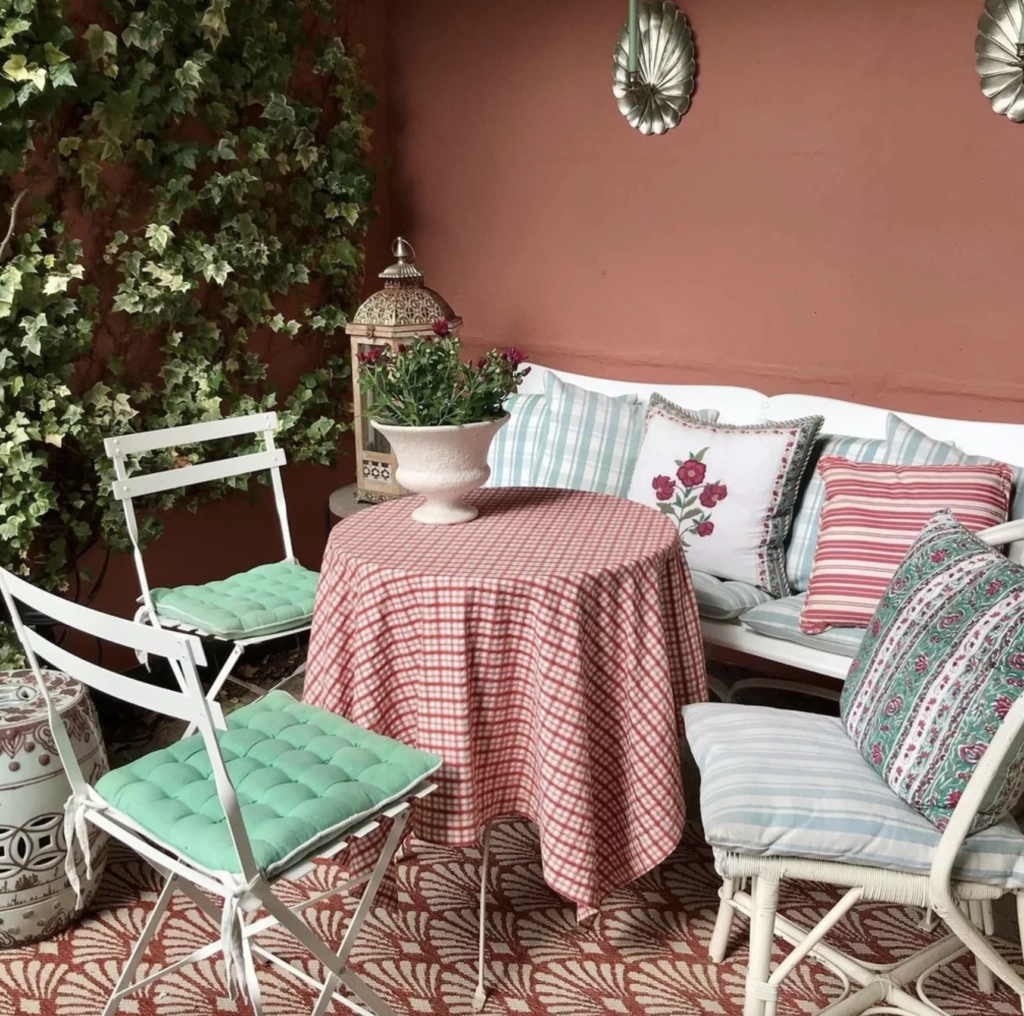 Porphyry Pink F&B in an outdoor space