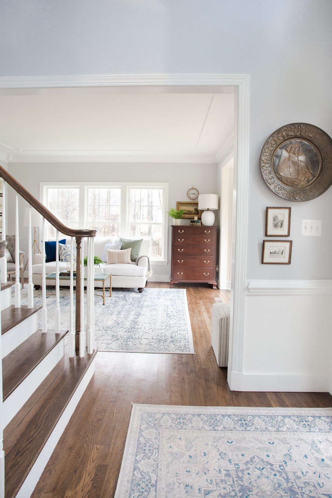 White Dove by Benjamin Moore trim